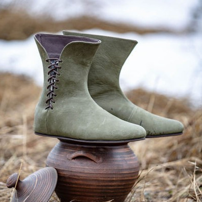 Sepatu Kulit Abad Pertengahan  - Medieval Men'S Accessories ulasan dan harga